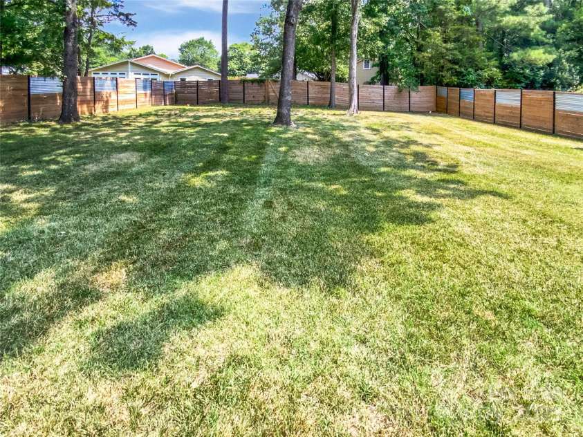 10934 Coachman Circle, Charlotte, NC 28277.  MLS# CAR4275402, YatesRealty ID 29010. 