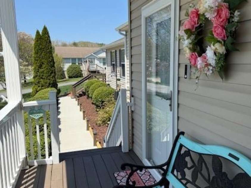 34 Middle Street, Hendersonville, NC 28792.  MLS# CAR4391444, YatesRealty ID 29010. 