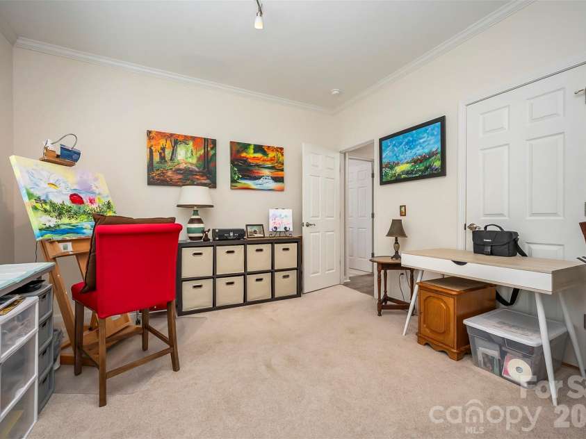 34 Middle Street, Hendersonville, NC 28792.  MLS# CAR4391444, YatesRealty ID 29010. 