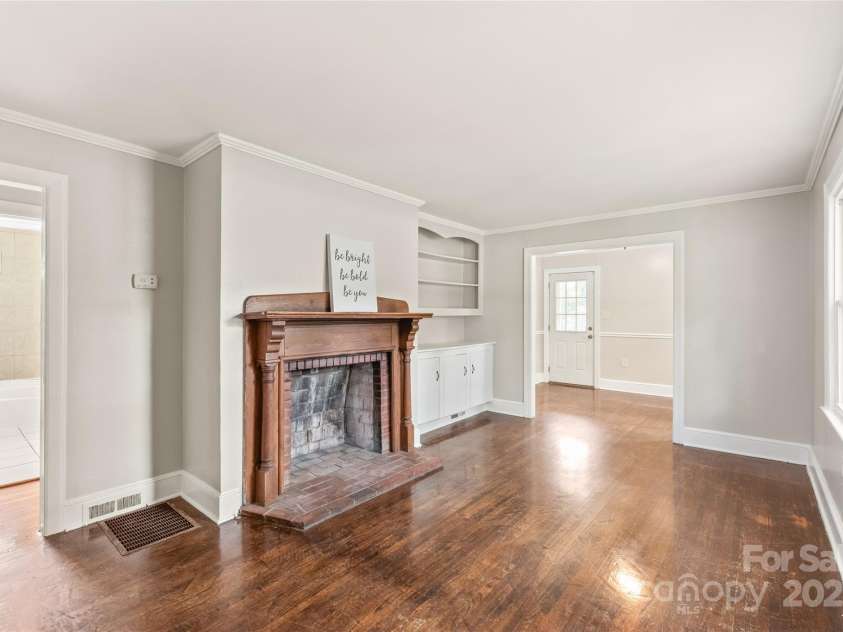 104 Willetta Drive, Charlotte, NC 28217.  MLS# CAR4256539, YatesRealty ID 29011. 