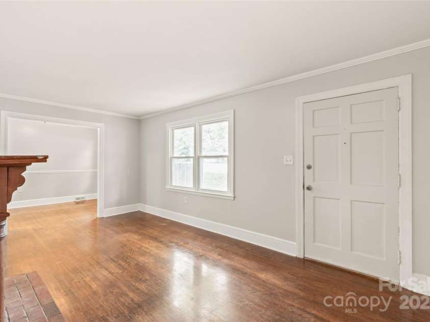 104 Willetta Drive, Charlotte, NC 28217.  MLS# CAR4256539, YatesRealty ID 29011. 