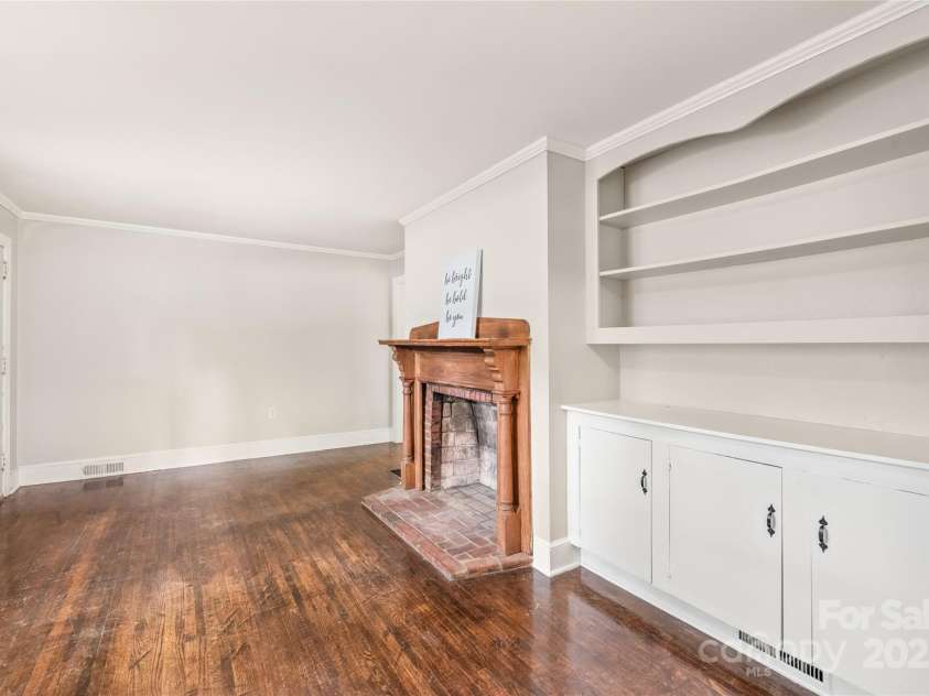 104 Willetta Drive, Charlotte, NC 28217.  MLS# CAR4256539, YatesRealty ID 29011. 