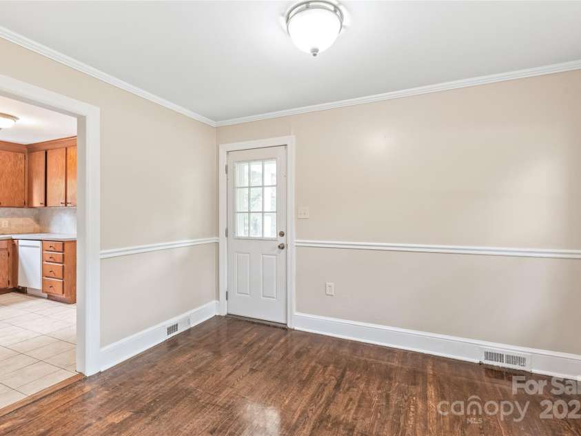 104 Willetta Drive, Charlotte, NC 28217.  MLS# CAR4256539, YatesRealty ID 29011. 