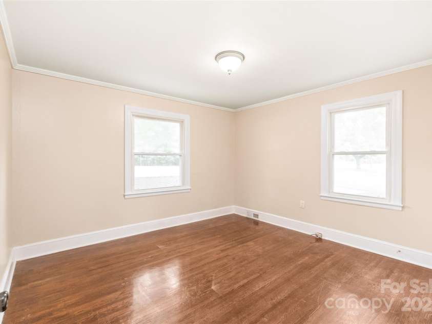 104 Willetta Drive, Charlotte, NC 28217.  MLS# CAR4256539, YatesRealty ID 29011. 