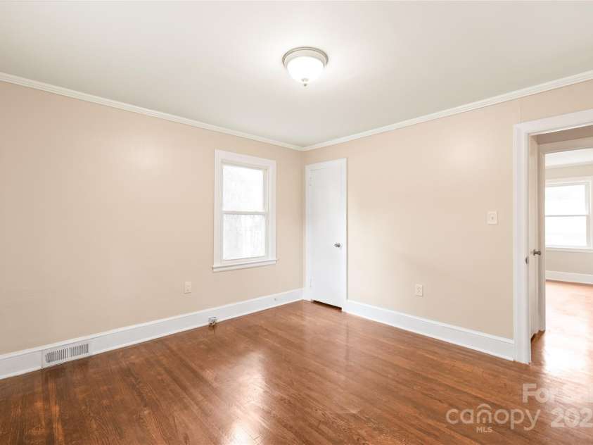 104 Willetta Drive, Charlotte, NC 28217.  MLS# CAR4256539, YatesRealty ID 29011. 