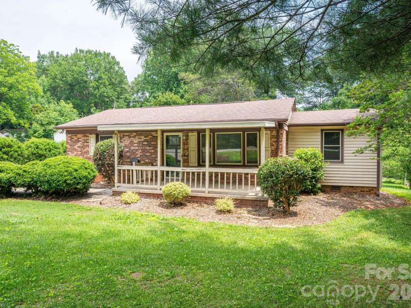 626 Dallas Spencer Mtn Road, Dallas, NC 28034.  MLS# CAR4391522, YatesRealty ID 29011. 