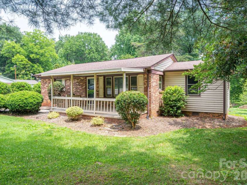 626 Dallas Spencer Mtn Road, Dallas, NC 28034.  MLS# CAR4391522, YatesRealty ID 29011. 