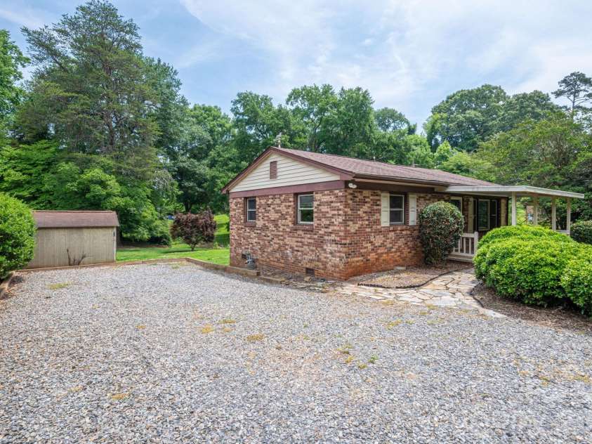 626 Dallas Spencer Mtn Road, Dallas, NC 28034.  MLS# CAR4391522, YatesRealty ID 29011. 