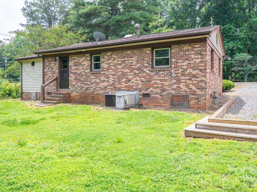 626 Dallas Spencer Mtn Road, Dallas, NC 28034.  MLS# CAR4391522, YatesRealty ID 29011. 