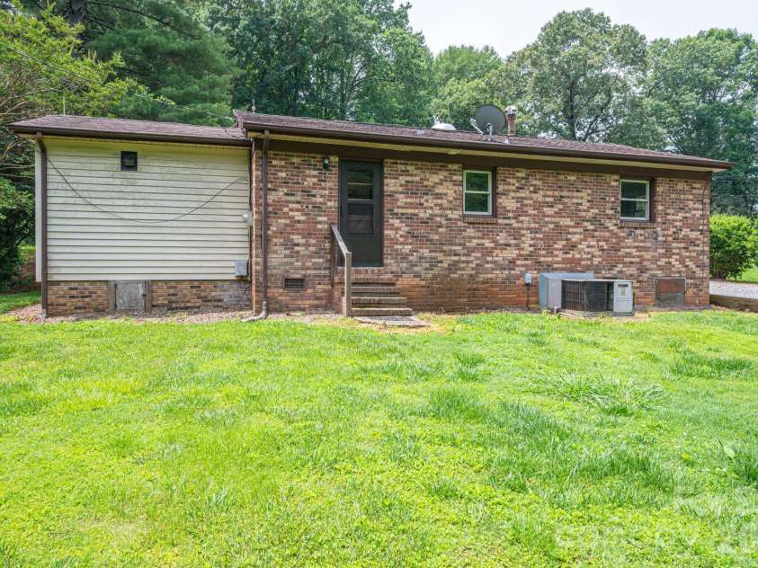 626 Dallas Spencer Mtn Road, Dallas, NC 28034.  MLS# CAR4391522, YatesRealty ID 29011. 