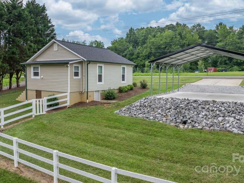 1585 Amherst Road, Morganton, NC 28655.  MLS# CAR4282056, YatesRealty ID 29012. 
