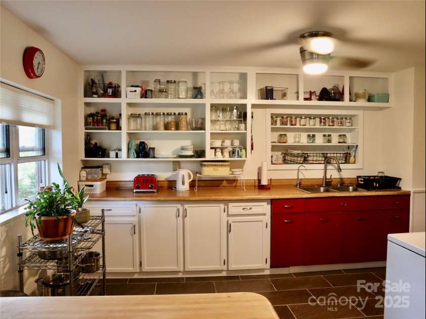 53 Windy Oaks Ridge, Burnsville, NC 28714.  MLS# CAR4281473, YatesRealty ID 29014. 