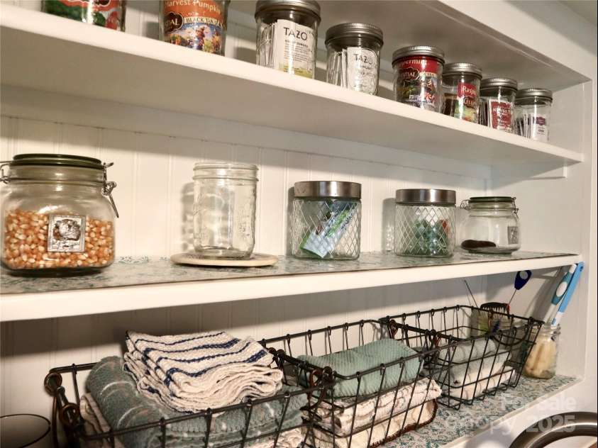 53 Windy Oaks Ridge, Burnsville, NC 28714.  MLS# CAR4281473, YatesRealty ID 29014. 