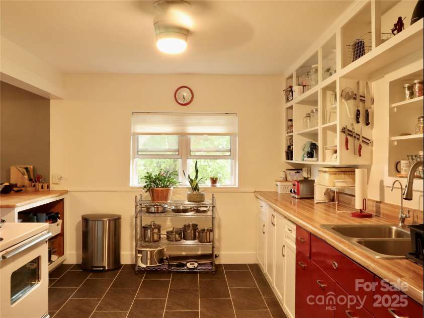 53 Windy Oaks Ridge, Burnsville, NC 28714.  MLS# CAR4281473, YatesRealty ID 29014. 