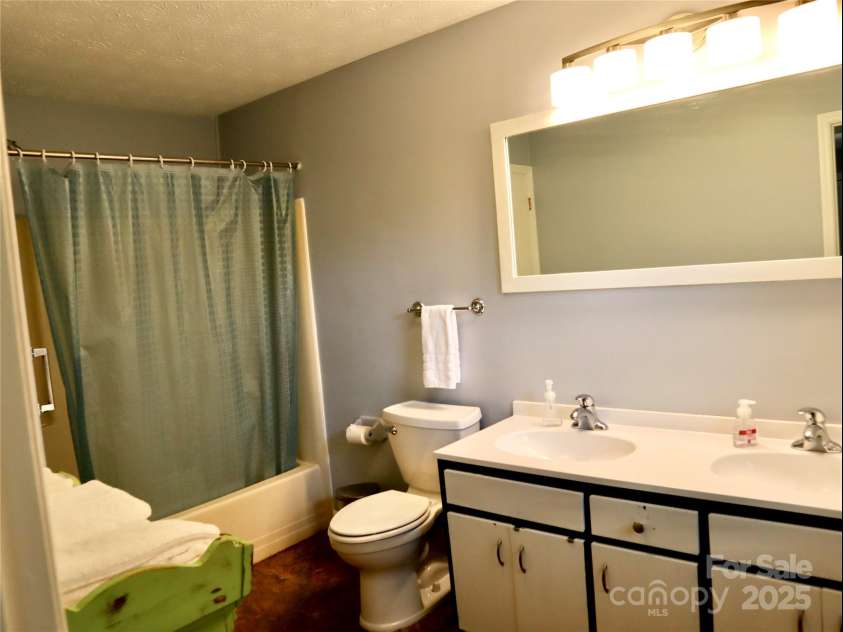 53 Windy Oaks Ridge, Burnsville, NC 28714.  MLS# CAR4281473, YatesRealty ID 29014. 