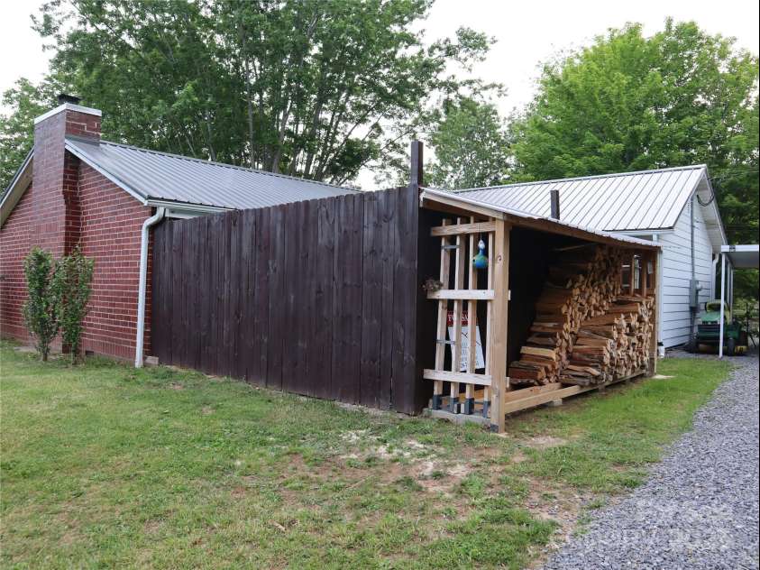 53 Windy Oaks Ridge, Burnsville, NC 28714.  MLS# CAR4281473, YatesRealty ID 29014. 