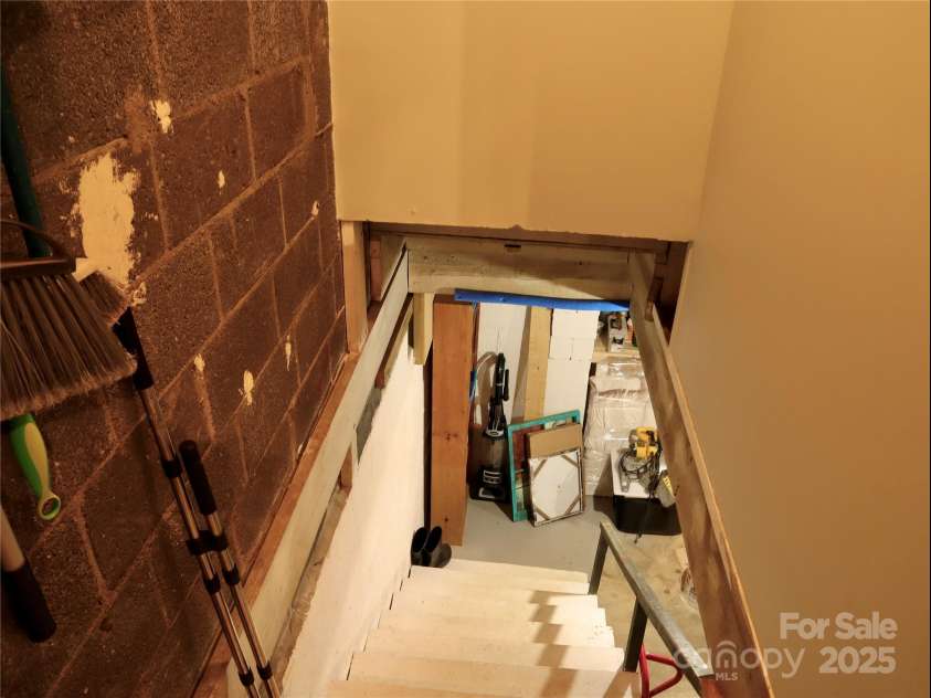 53 Windy Oaks Ridge, Burnsville, NC 28714.  MLS# CAR4281473, YatesRealty ID 29014. 