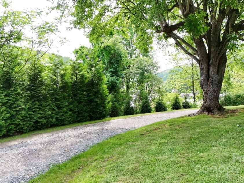 53 Windy Oaks Ridge, Burnsville, NC 28714.  MLS# CAR4281473, YatesRealty ID 29014. 