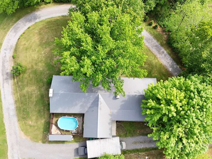 53 Windy Oaks Ridge, Burnsville, NC 28714.  MLS# CAR4281473, YatesRealty ID 29014. 