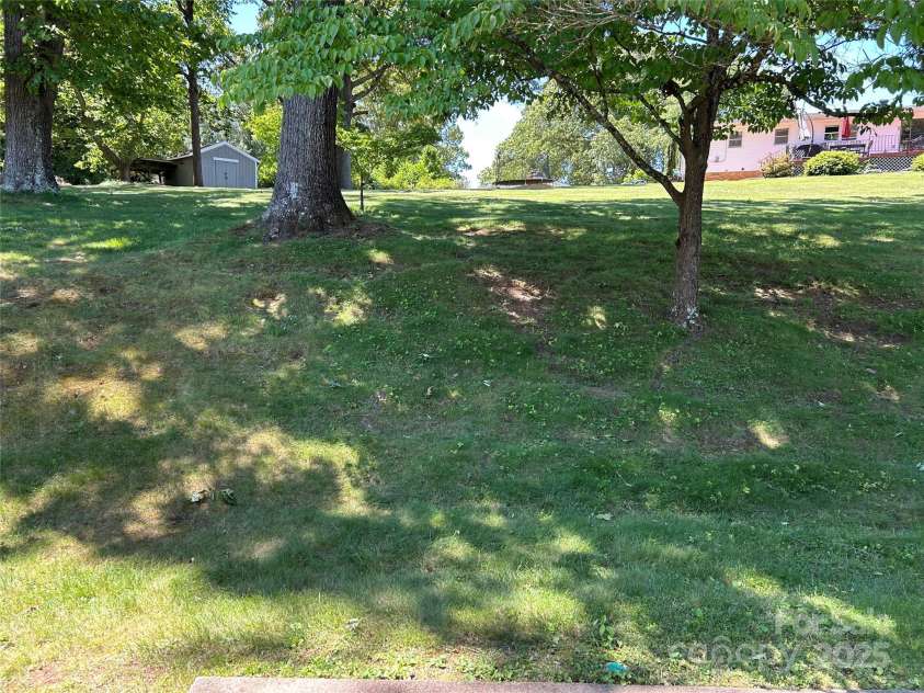 18 Sheppard Drive, Asheville, NC 28806.  MLS# CAR4269350, YatesRealty ID 29015. Backyard