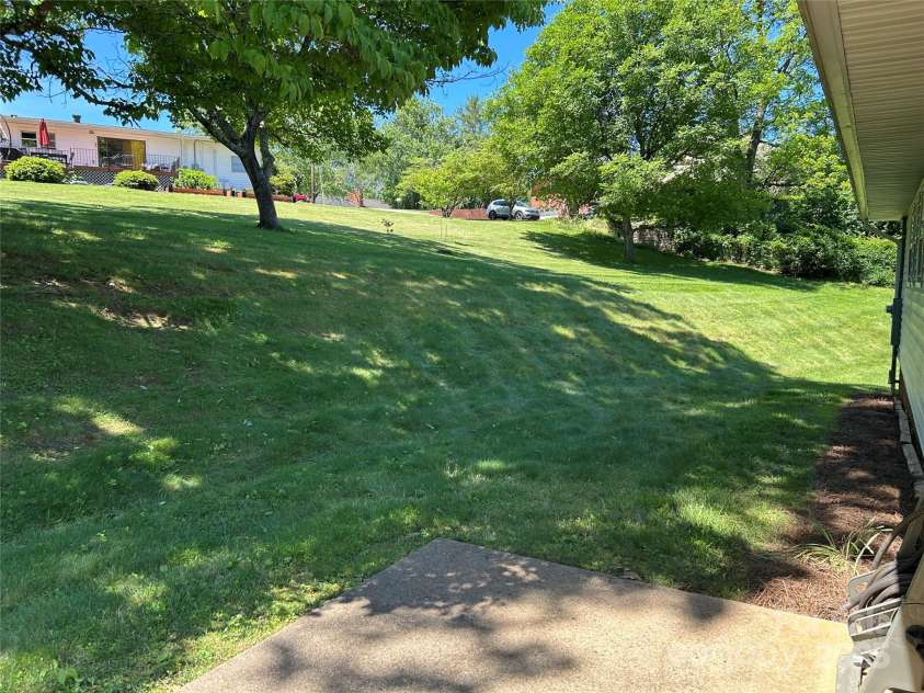 18 Sheppard Drive, Asheville, NC 28806.  MLS# CAR4269350, YatesRealty ID 29015. Backyard