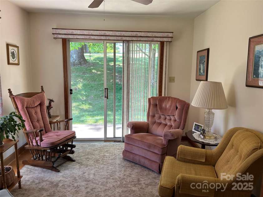 18 Sheppard Drive, Asheville, NC 28806.  MLS# CAR4269350, YatesRealty ID 29015. Dining Room/Sitting Room