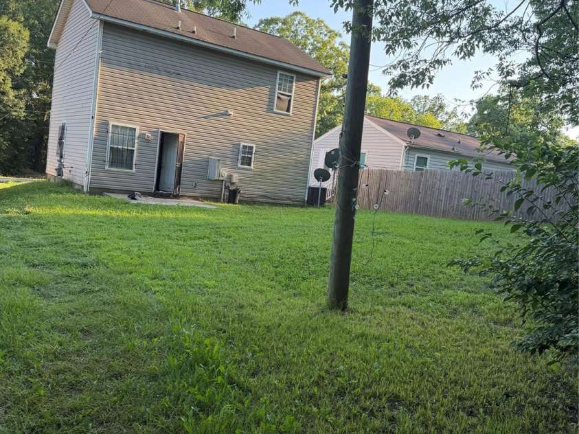 3128 Seymour Drive, Charlotte, NC 28208.  MLS# CAR4389956, YatesRealty ID 29015. Back yard