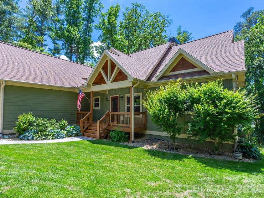 86 Crossings Circle, Fairview, NC 28730.  MLS# CAR4391576, YatesRealty ID 29016. 