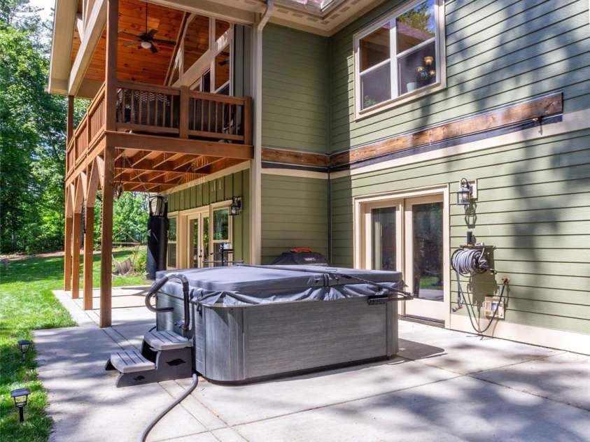 86 Crossings Circle, Fairview, NC 28730.  MLS# CAR4391576, YatesRealty ID 29016. 