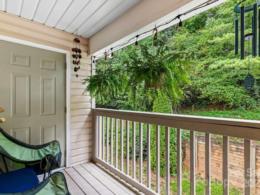 210 Carrington Place, Arden, NC 28704.  MLS# CAR4285258, YatesRealty ID 29017. 