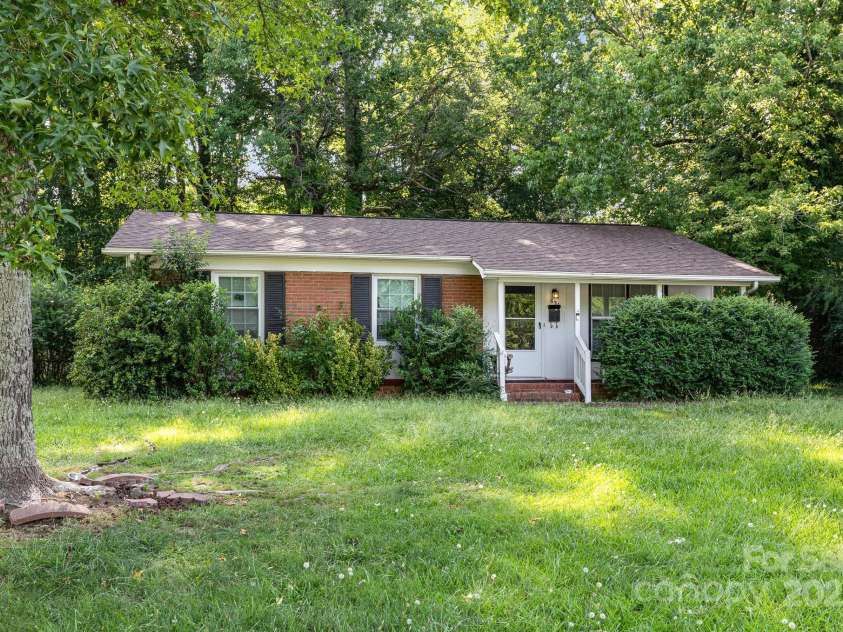 831 Bilmark Avenue, Charlotte, NC 28213.  MLS# CAR4275976, YatesRealty ID 29019. 