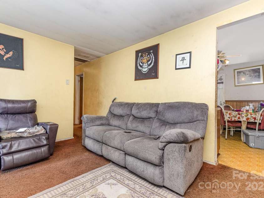 831 Bilmark Avenue, Charlotte, NC 28213.  MLS# CAR4275976, YatesRealty ID 29019. 