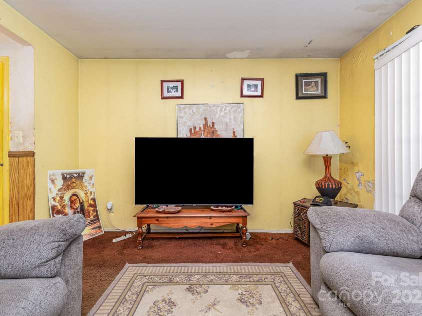 831 Bilmark Avenue, Charlotte, NC 28213.  MLS# CAR4275976, YatesRealty ID 29019. 