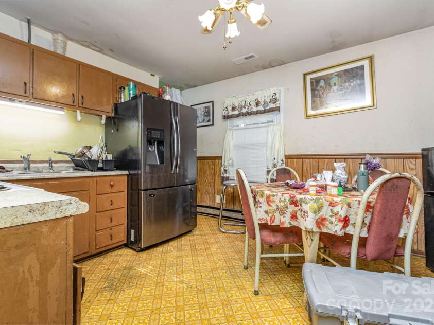 831 Bilmark Avenue, Charlotte, NC 28213.  MLS# CAR4275976, YatesRealty ID 29019. 