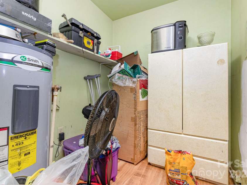 831 Bilmark Avenue, Charlotte, NC 28213.  MLS# CAR4275976, YatesRealty ID 29019. 