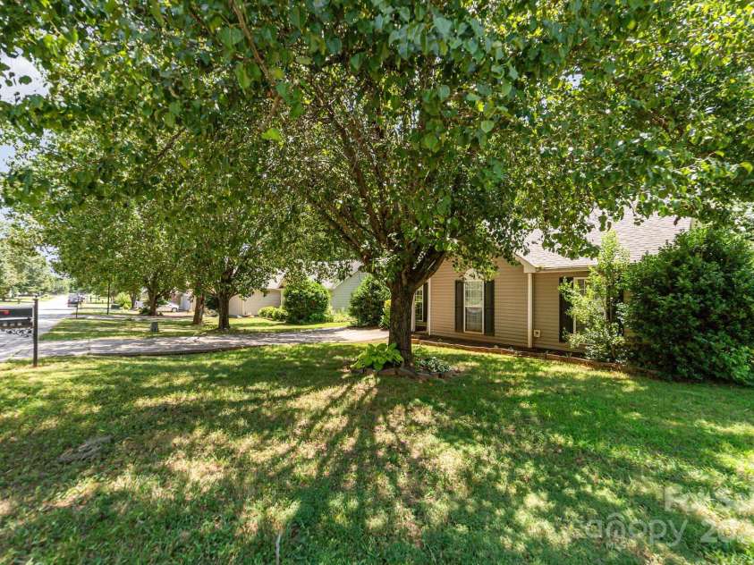 645 Montgomery Drive, Rock Hill, SC 29732.  MLS# CAR4276606, YatesRealty ID 29020. 