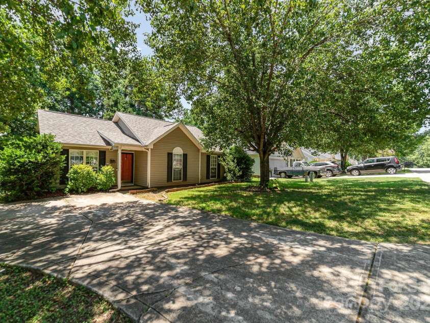 645 Montgomery Drive, Rock Hill, SC 29732.  MLS# CAR4276606, YatesRealty ID 29020. 