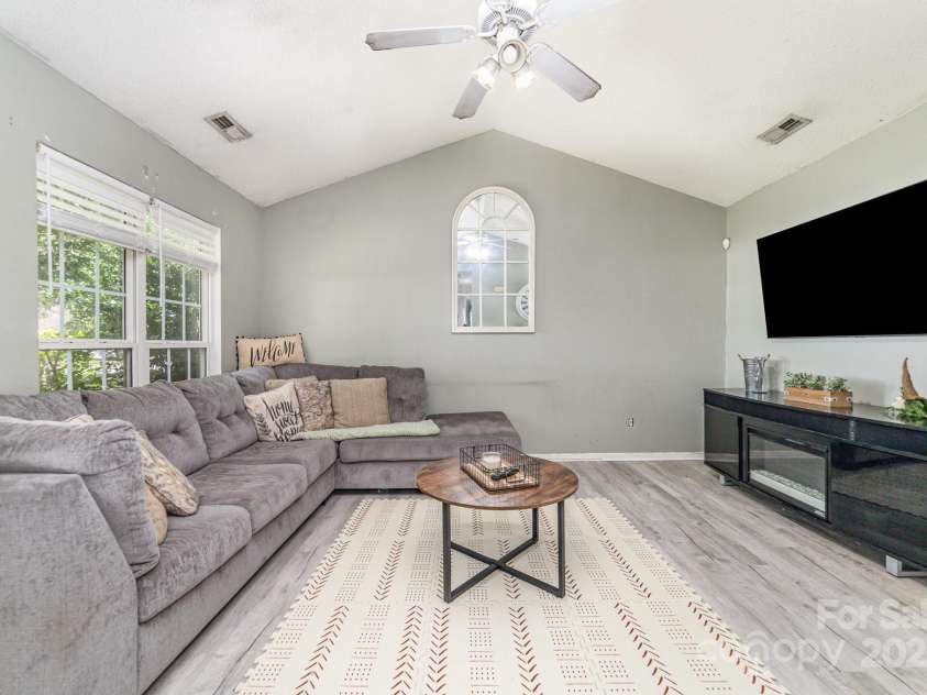 645 Montgomery Drive, Rock Hill, SC 29732.  MLS# CAR4276606, YatesRealty ID 29020. 