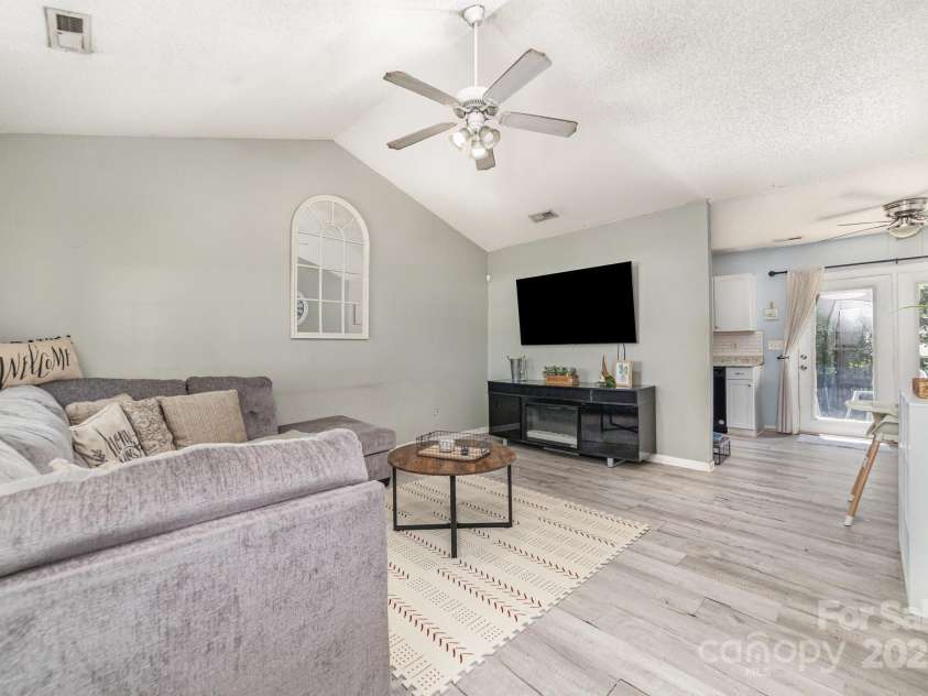 645 Montgomery Drive, Rock Hill, SC 29732.  MLS# CAR4276606, YatesRealty ID 29020. 