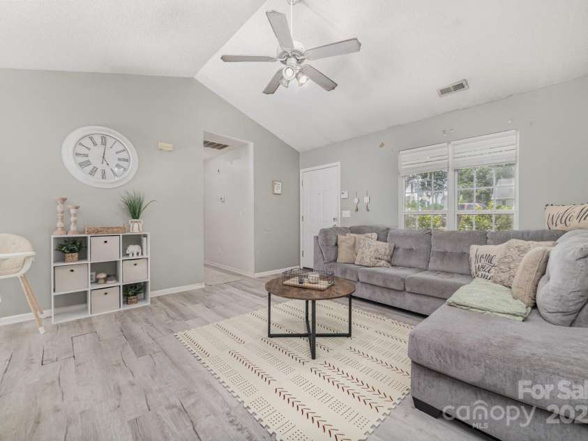 645 Montgomery Drive, Rock Hill, SC 29732.  MLS# CAR4276606, YatesRealty ID 29020. 