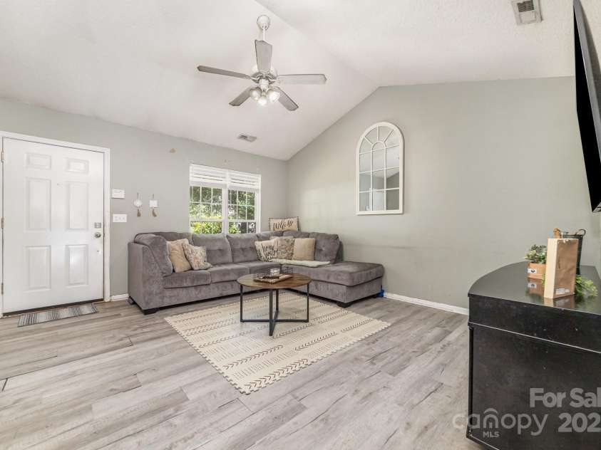 645 Montgomery Drive, Rock Hill, SC 29732.  MLS# CAR4276606, YatesRealty ID 29020. 