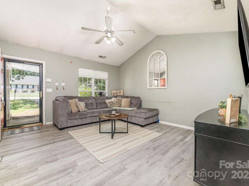 645 Montgomery Drive, Rock Hill, SC 29732.  MLS# CAR4276606, YatesRealty ID 29020. 