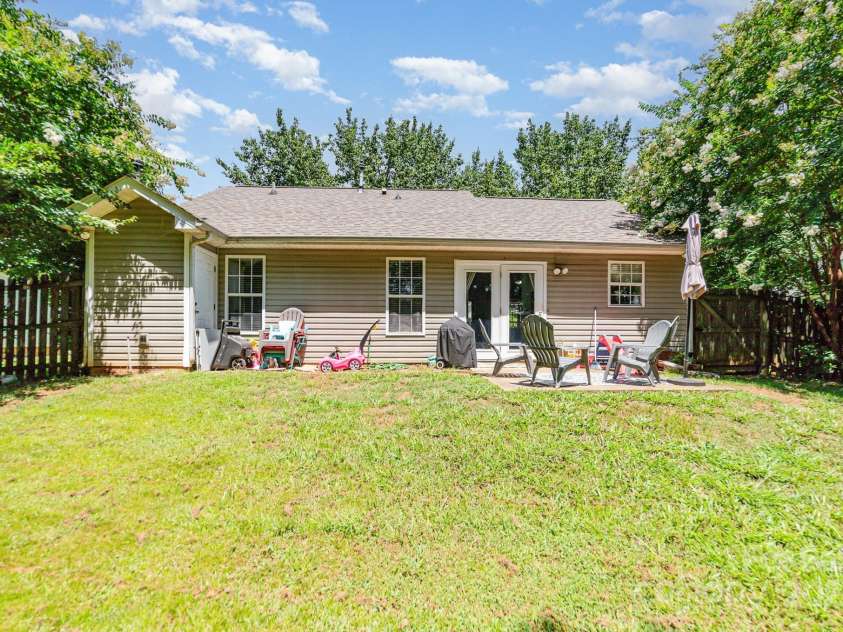 645 Montgomery Drive, Rock Hill, SC 29732.  MLS# CAR4276606, YatesRealty ID 29020. 