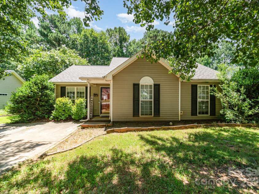 645 Montgomery Drive, Rock Hill, SC 29732.  MLS# CAR4276606, YatesRealty ID 29020. 