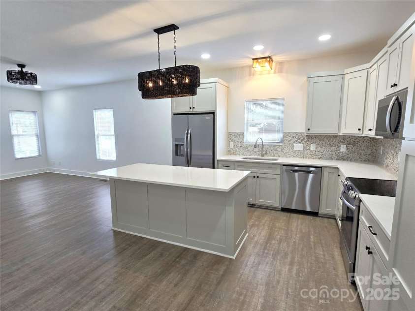 774 8th Street, Hickory, NC 28601.  MLS# CAR4279199, YatesRealty ID 29021. 