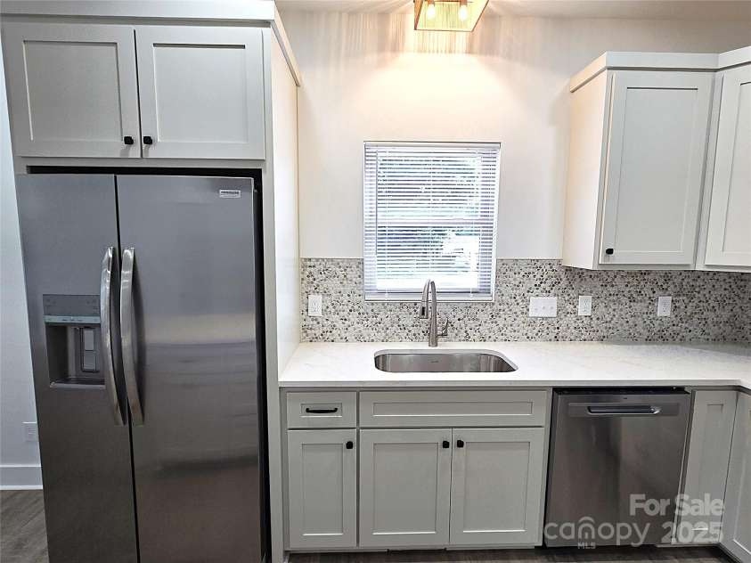 774 8th Street, Hickory, NC 28601.  MLS# CAR4279199, YatesRealty ID 29021. 