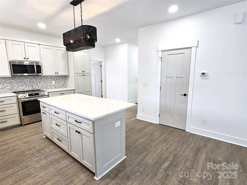 774 8th Street, Hickory, NC 28601.  MLS# CAR4279199, YatesRealty ID 29021. 