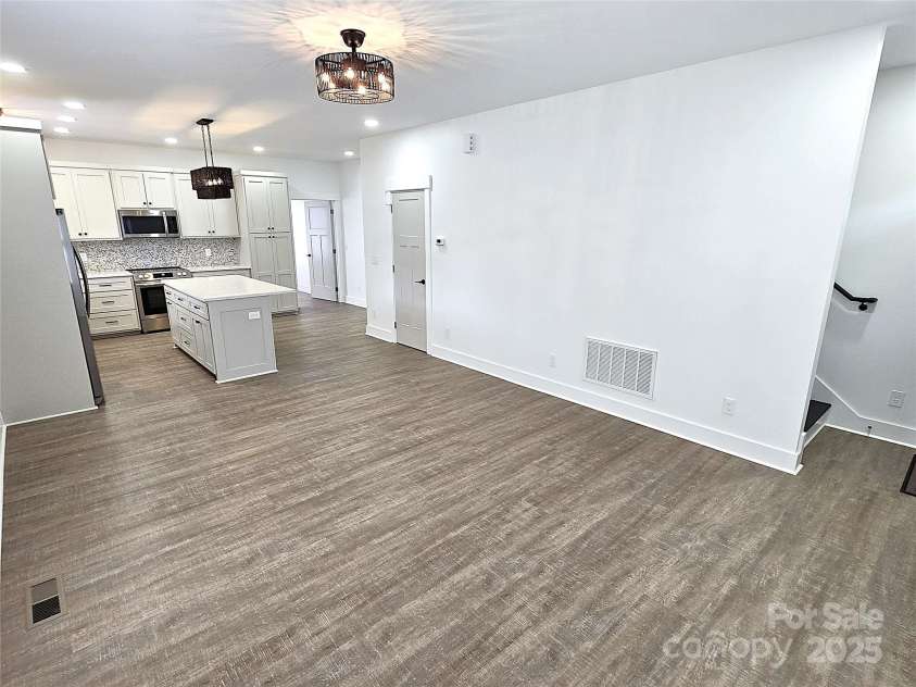 774 8th Street, Hickory, NC 28601.  MLS# CAR4279199, YatesRealty ID 29021. 