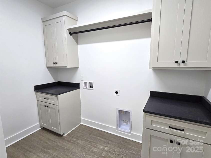 774 8th Street, Hickory, NC 28601.  MLS# CAR4279199, YatesRealty ID 29021. 