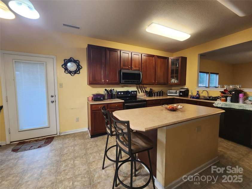 3824 Shasta Circle, Clover, SC 29710.  MLS# CAR4282235, YatesRealty ID 29022. 
